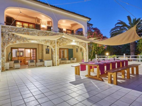 Гостиница Villa near the sea with private pool and air conditioning, Модика